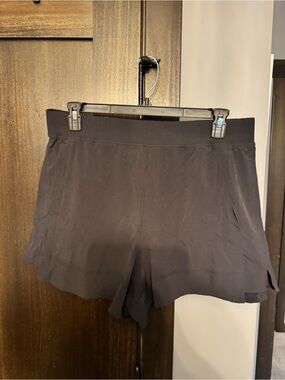 Lululemon Stretch Woven Relaxed-Fit High-Rise Short 4"